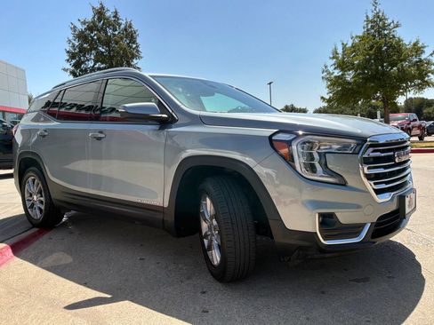 Used 2024 GMC Terrain SLT AWD/4WD image 4