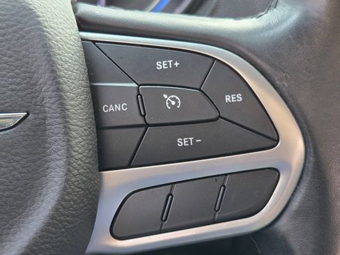 Used 2020 Chrysler 300 Touring w/ Sport Appearance Package RWD image 28