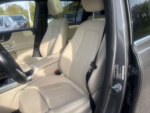 Used 2021 Mercedes-Benz GLB 250 4MATIC image 9