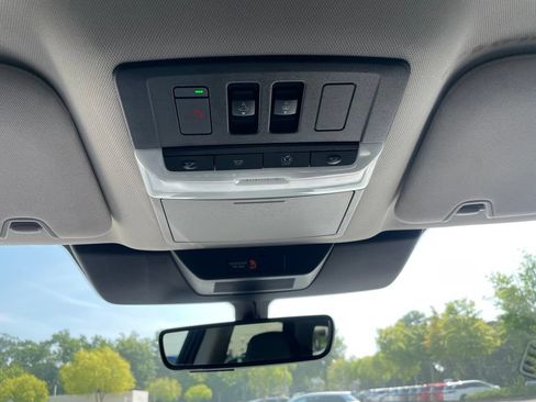 Used 2023 Nissan Pathfinder Platinum FWD image 16