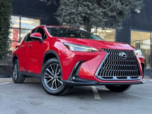 Used 2025 Lexus NX 250 250 Premium w/ Towing Package (2000 Lbs) image 8