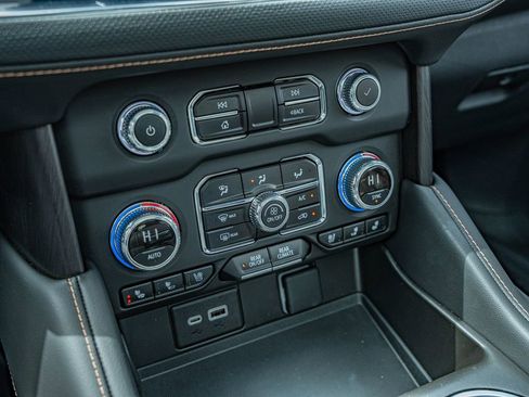 Used 2024 GMC Yukon AT4 w/ Technology Package AWD/4WD image 27
