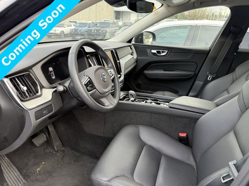 Used 2025 Volvo XC60 B5 Plus image 7