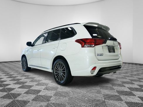 Used 2022 Mitsubishi Outlander GT image 3