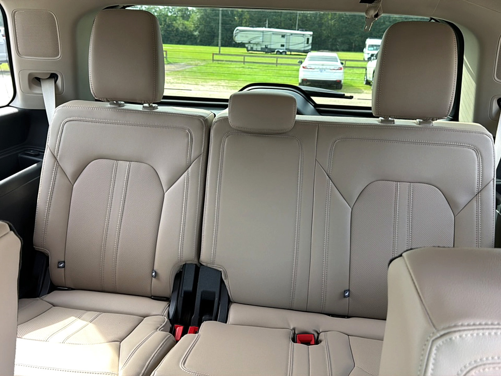 Used 2024 Ford Expedition Limited RWD image 7