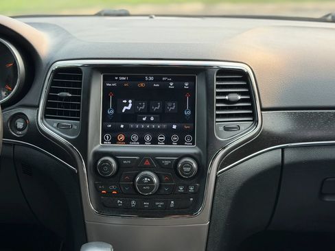 Used 2018 Jeep Grand Cherokee Limited AWD/4WD image 18
