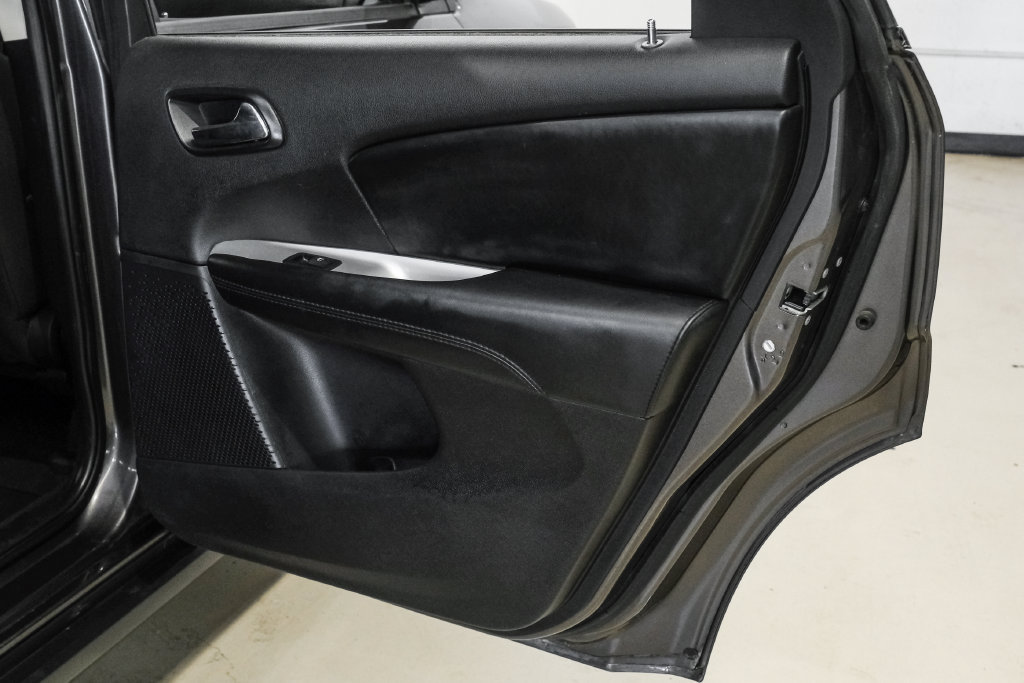 Used 2019 Dodge Journey SE FWD image 44
