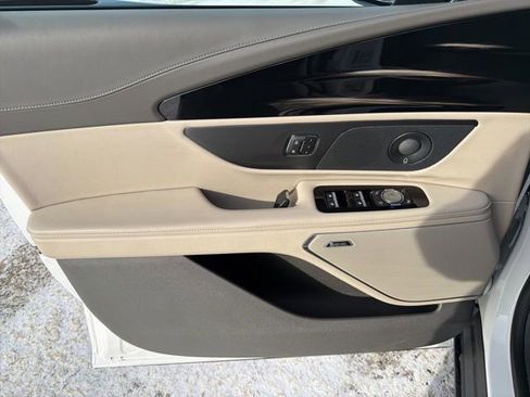 Used 2025 Lincoln Nautilus Reserve image 23