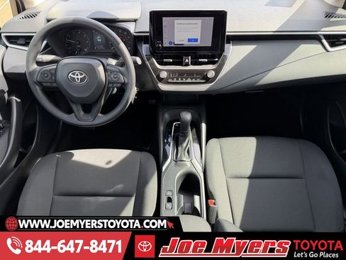 Used 2025 Toyota Corolla LE image 13