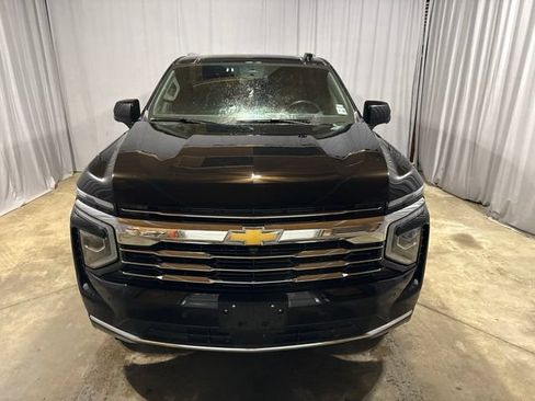 Used 2025 Chevrolet Suburban LT AWD/4WD image 2