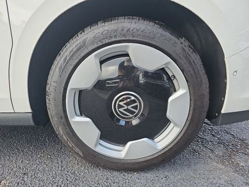 Used 2025 Volkswagen ID. Buzz Pro S RWD image 9