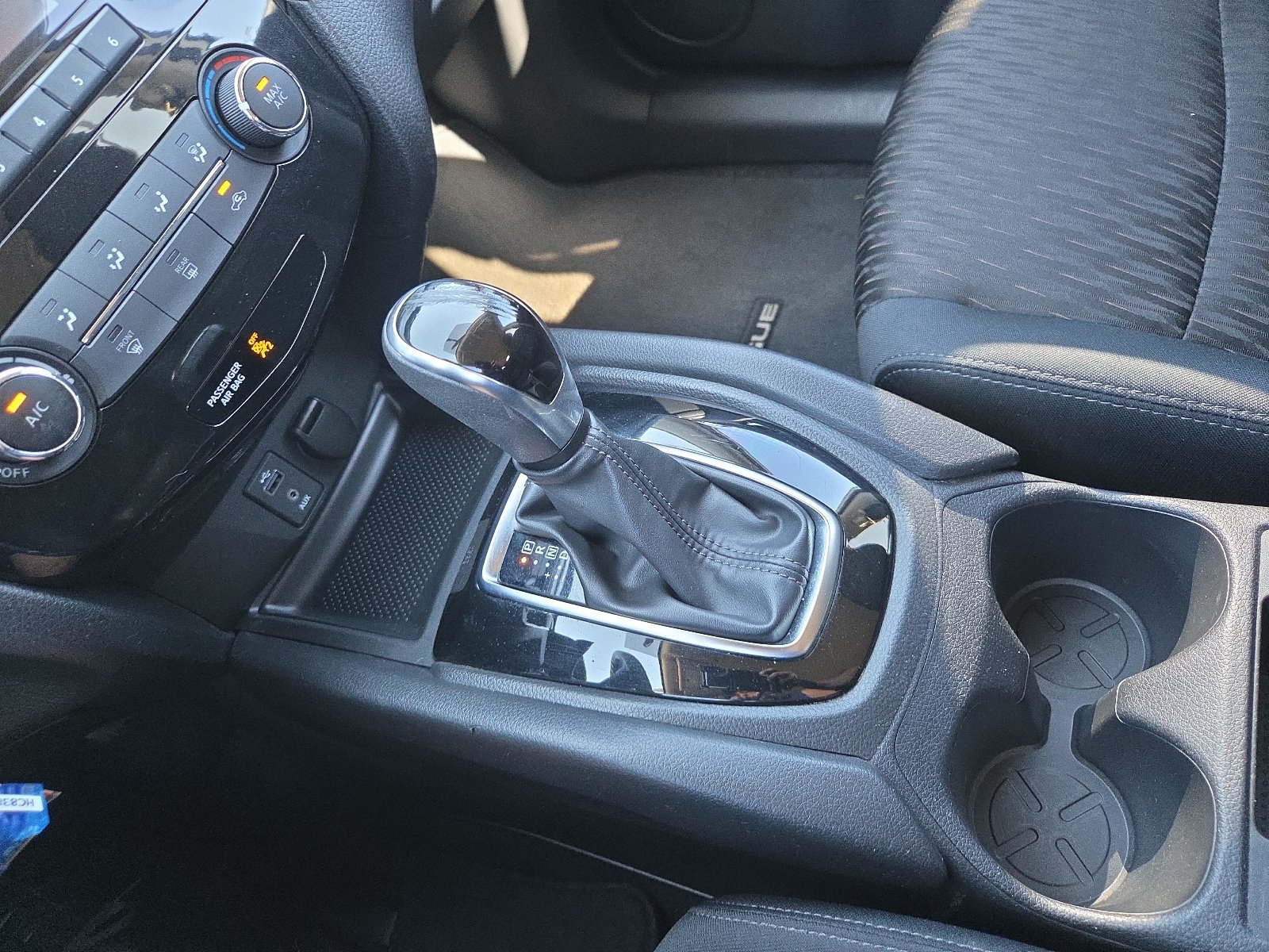 Used 2017 Nissan Rogue S w/ Appearance Package FWD image 25