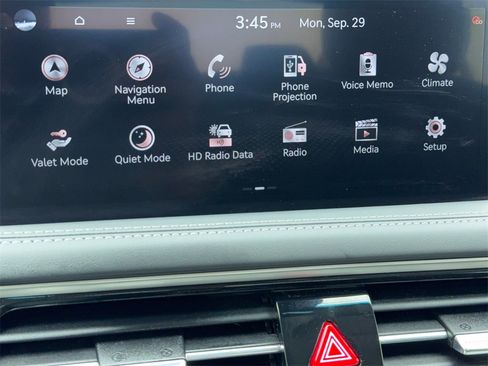 Used 2025 Genesis G70 2.5T image 25