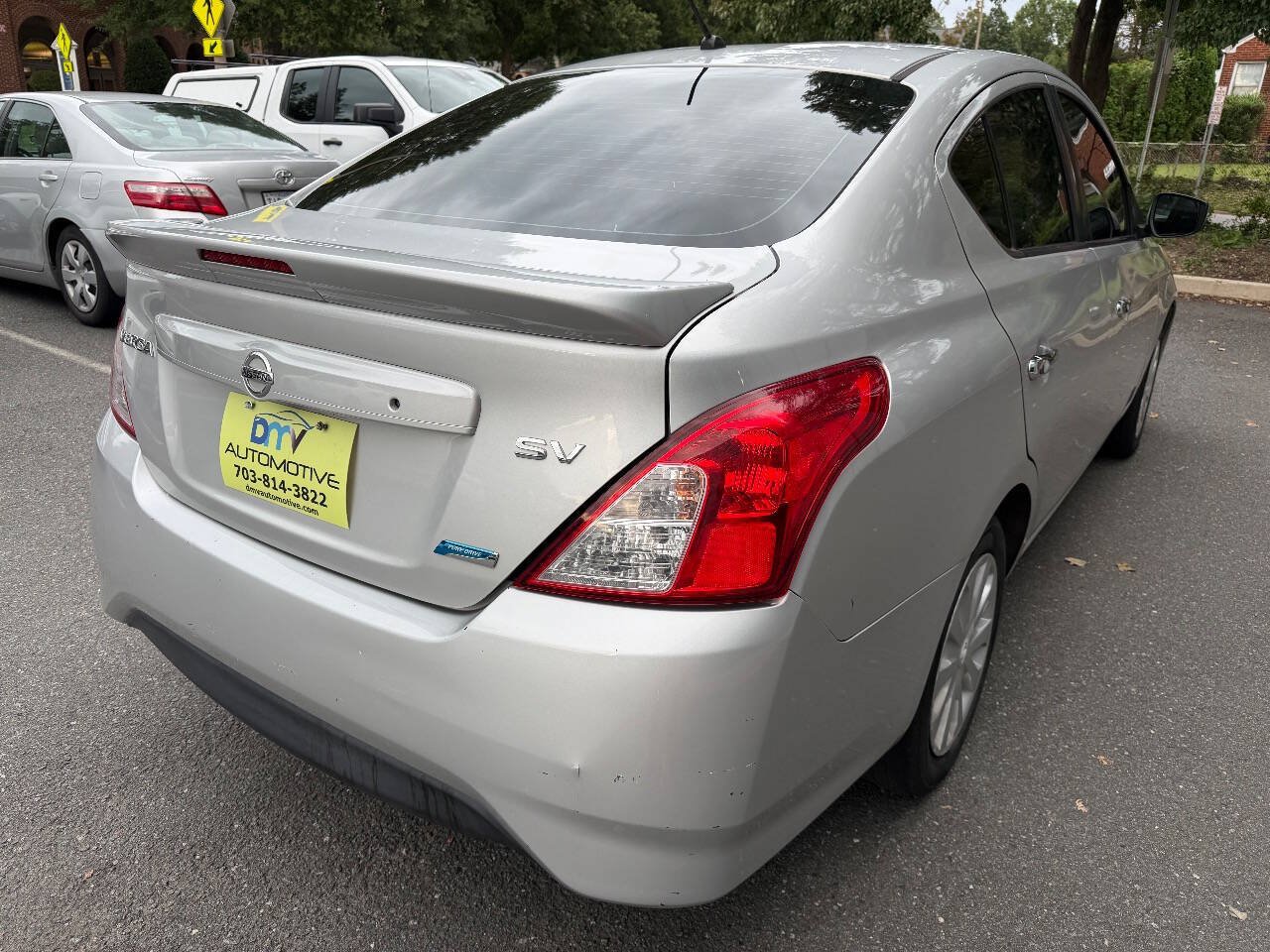 Used 2016 Nissan Versa SV FWD image 8