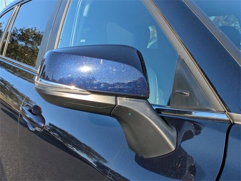 Used 2024 Toyota Highlander XLE image 12