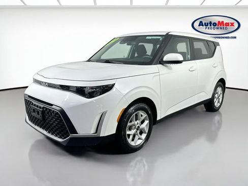Used 2024 Kia Soul LX w/ Option Group 015 FWD image 4