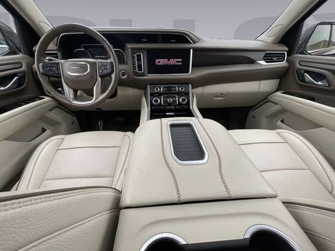 Used 2021 GMC Yukon Denali w/ Denali Premium Package image 12