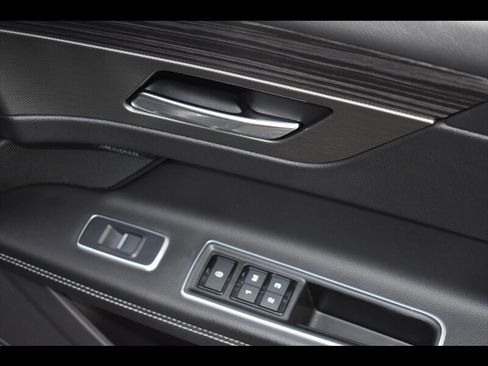 Used 2016 Jaguar XF S image 34