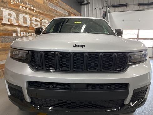 New 2025 Jeep Grand Cherokee L Altitude image 8