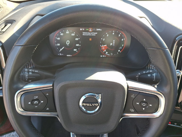 Used 2022 Volvo XC40 T5 R-Design w/ Climate Package AWD/4WD image 4