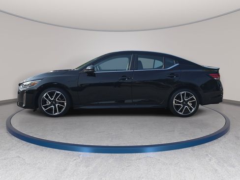 Used 2025 Nissan Sentra SR FWD image 5