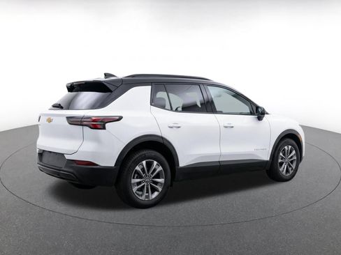 Used 2025 Chevrolet Equinox LT AWD/4WD image 9