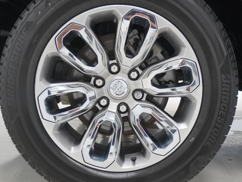 Used 2024 RAM 1500 Laramie AWD/4WD image 33