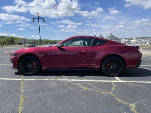 Used 2025 Ford Mustang GT Premium RWD image 2