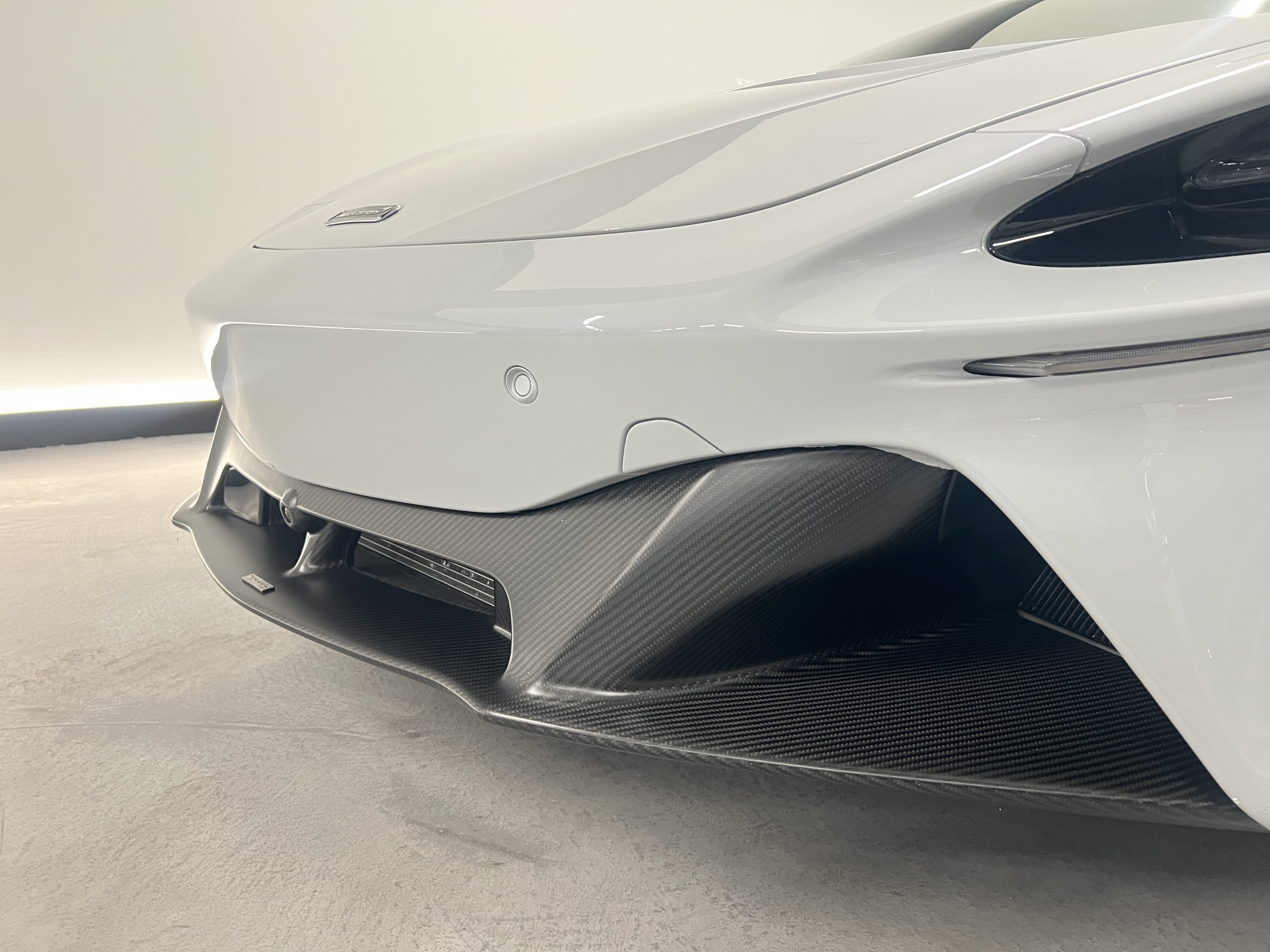 Used 2023 McLaren Artura RWD image 32