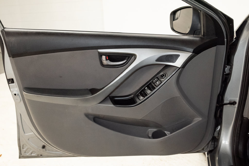 Used 2014 Hyundai Elantra SE w/ Option Group 02 FWD image 9