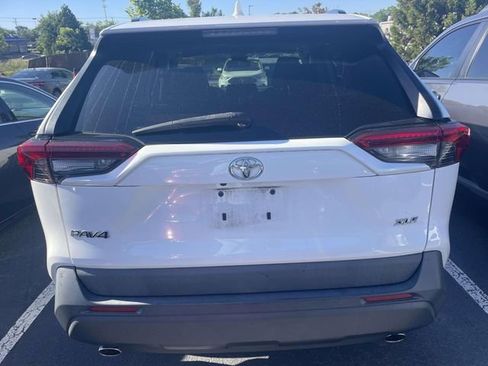 Used 2019 Toyota RAV4 XLE w/ Convenience Package FWD image 9