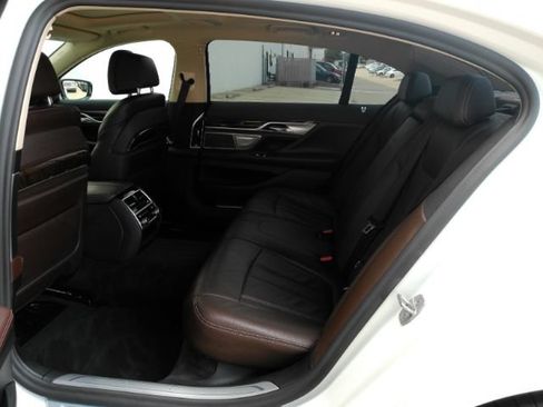 Used 2022 BMW 740i RWD image 20
