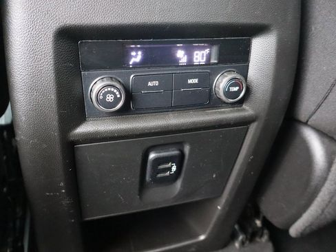 Used 2018 Chevrolet Traverse LT image 22