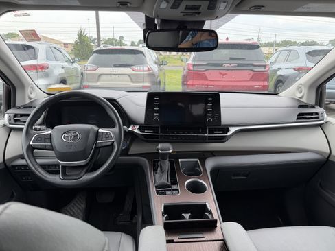 Used 2024 Toyota Sienna XLE w/ XLE Plus Package AWD/4WD image 13