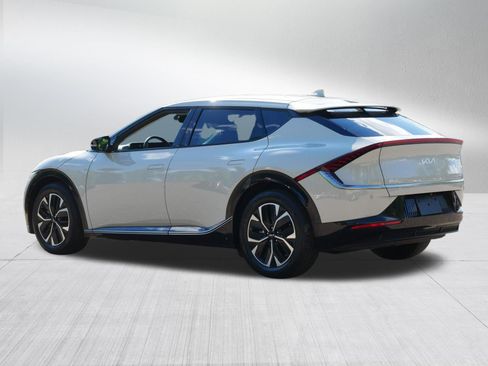 Certified 2022 Kia EV6 Wind AWD/4WD image 5