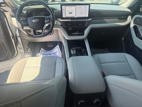 Used 2025 Ford Explorer Platinum w/ Ultimate Package RWD image 16