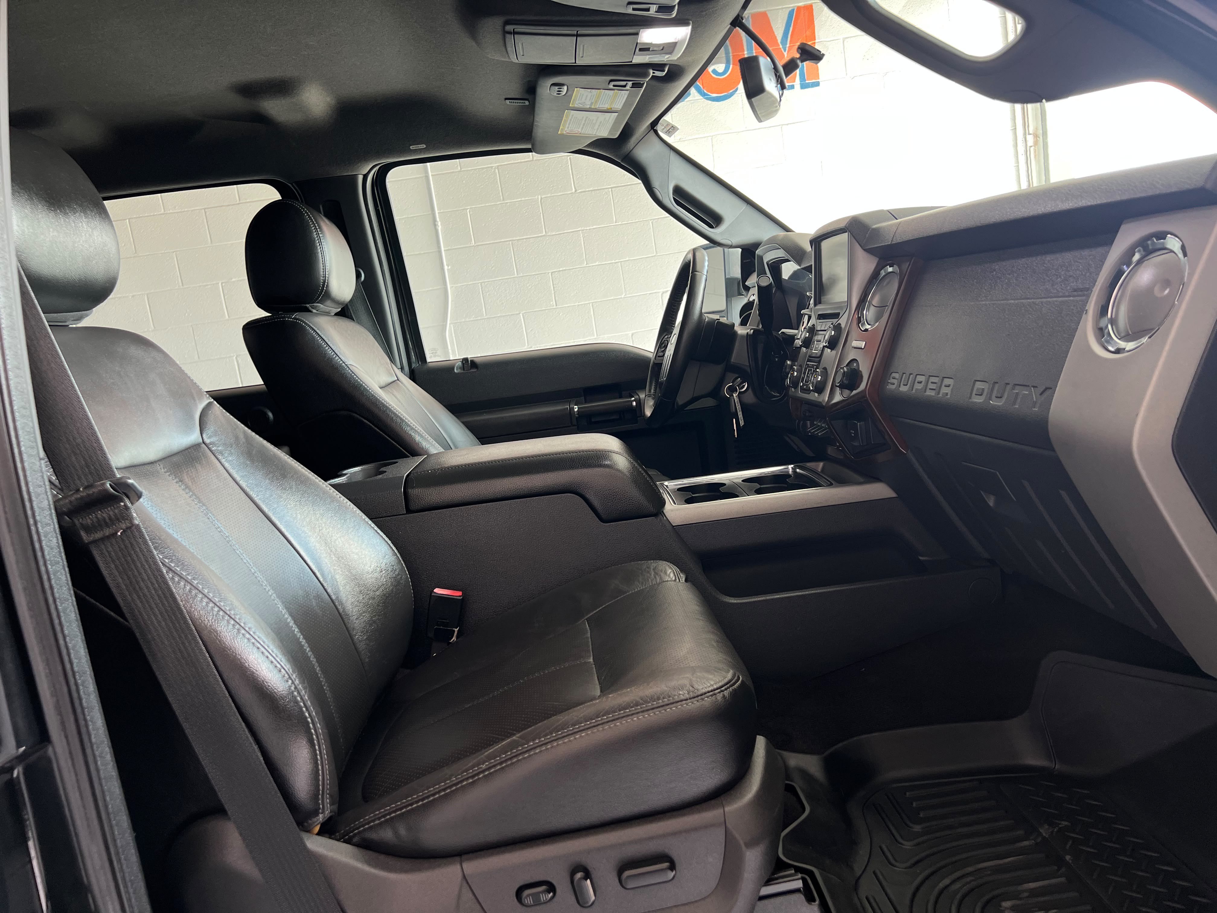 Used 2015 Ford F250 Lariat w/ Lariat Interior Package AWD/4WD image 13