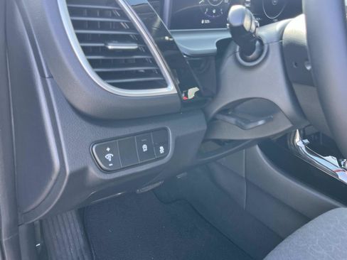 Used 2024 Kia Seltos S AWD/4WD image 25