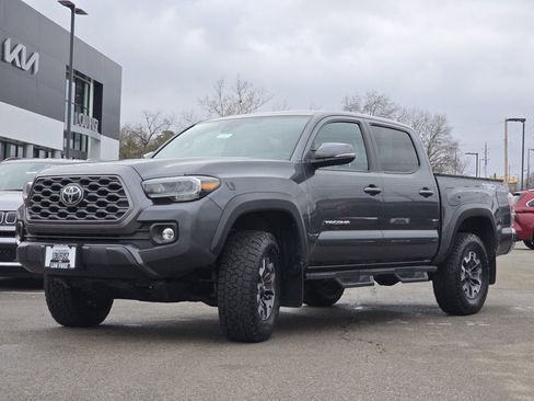 Used 2023 Toyota Tacoma TRD Off-Road image 10