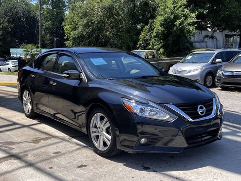 Used 2017 Nissan Altima 3.5 SL FWD image 7