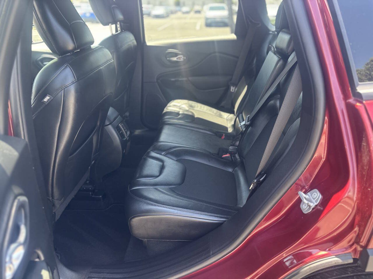 Used 2021 Jeep Cherokee Latitude Plus AWD/4WD image 18