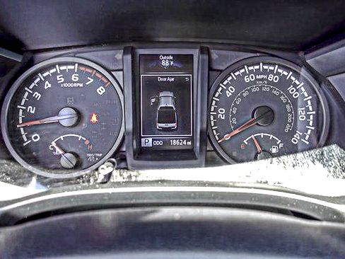 Used 2023 Toyota Tacoma SR AWD/4WD image 21