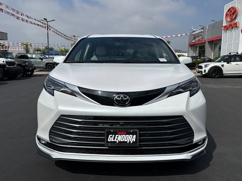 New 2026 Toyota Sienna Platinum AWD/4WD image 3