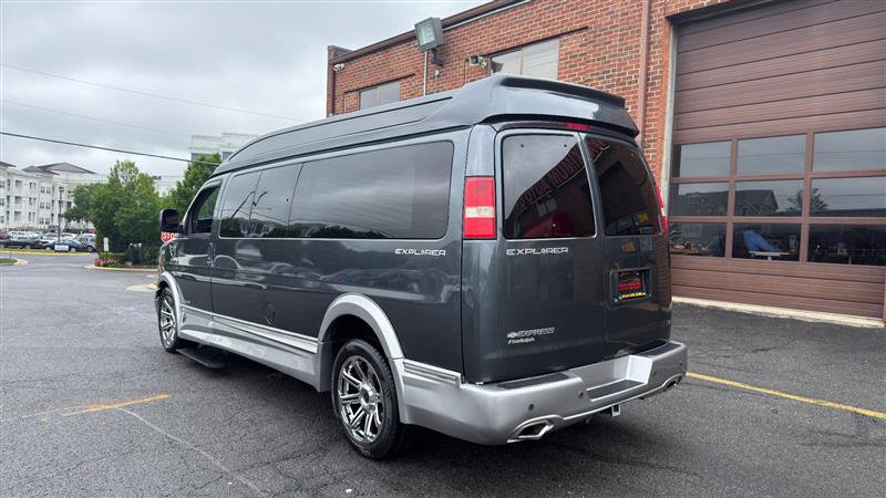 Used 2015 Chevrolet Express 2500 Extended RWD image 9