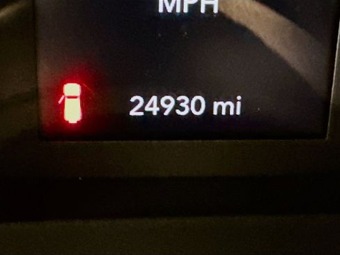 Used 2025 Jeep Wrangler Sport S image 18