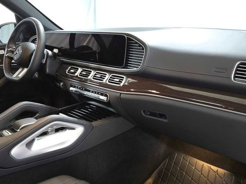 Certified 2025 Mercedes-Benz GLS 450 4MATIC image 11