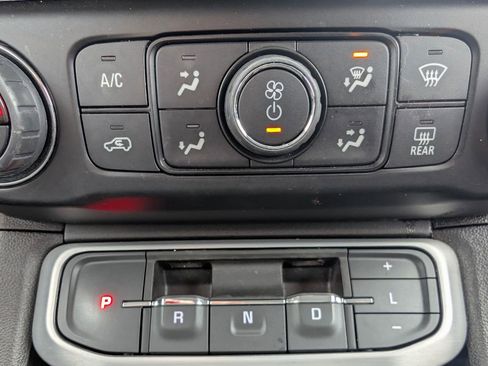 Used 2023 GMC Acadia SLT image 22