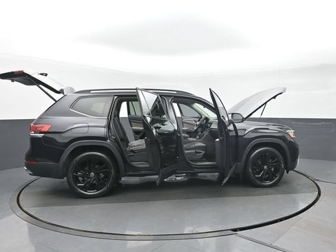 Used 2023 Volkswagen Atlas SE w/ Panoramic Sunroof Package FWD image 40