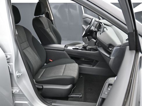 Used 2024 Nissan Rogue SV image 25