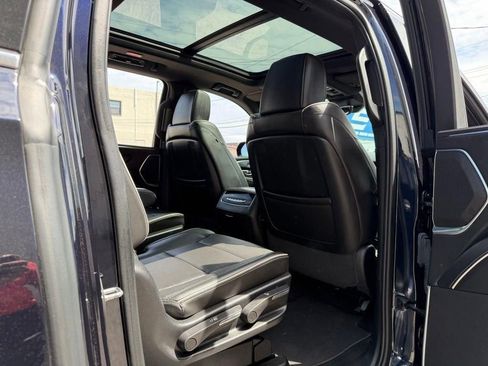 Used 2022 Cadillac Escalade ESV Premium Luxury AWD/4WD image 14